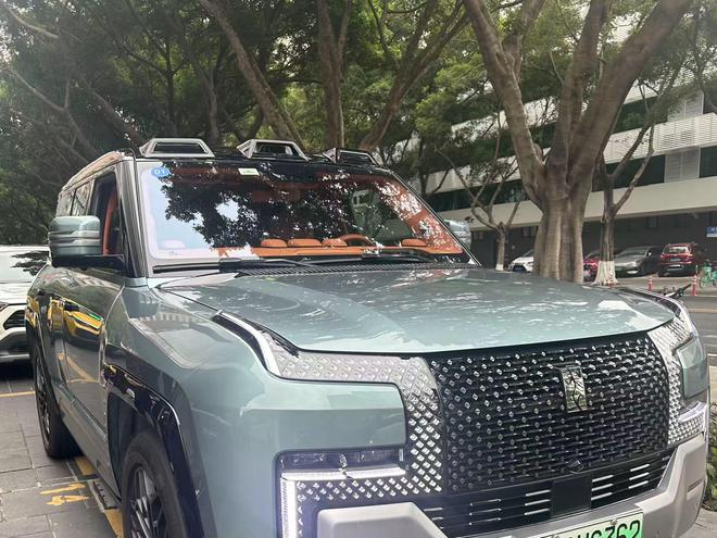 九游娱乐文化：春节租车火爆小米SU7、ModelY等车型受热捧仰望U8日均租金有商家报价6000元(图1)