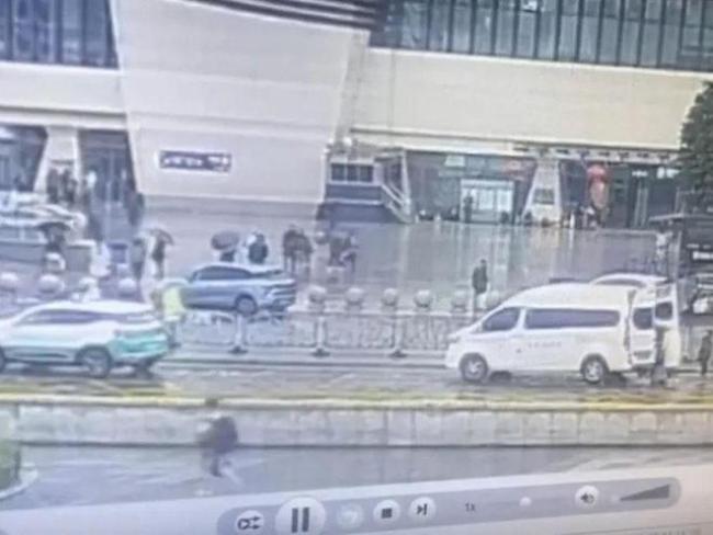 出租车追尾致4人受伤肇事者疲劳驾驶(图5)