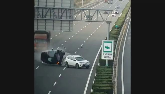 19岁大学生无证租车出事了！开学出行必看！(图1)