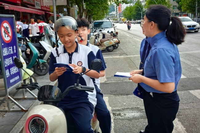 九游娱乐文化：“少年骑士”法律红线不可越(图1)