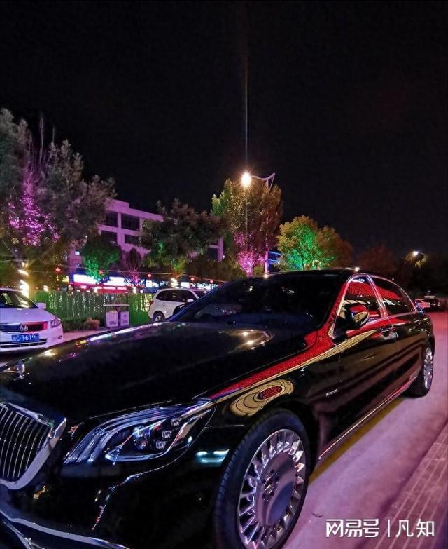 微商的战车网红的标配奔驰迈巴赫成网红经济的炫耀资本(图1)