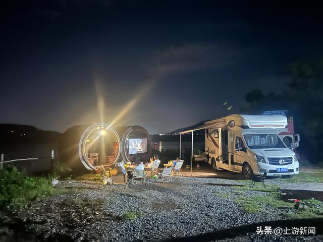 九游娱乐：重报观察｜“车轮经济”活力迸发——重庆如何让“过路客”变成“过夜客”(图1)