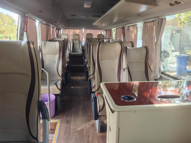 九游娱乐:口碑好的奔驰商务车租车公司推荐(图3)